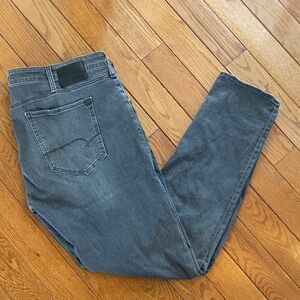 Men's Mavi Gray wash Jeans, W42/ L34, no tears/ holes.